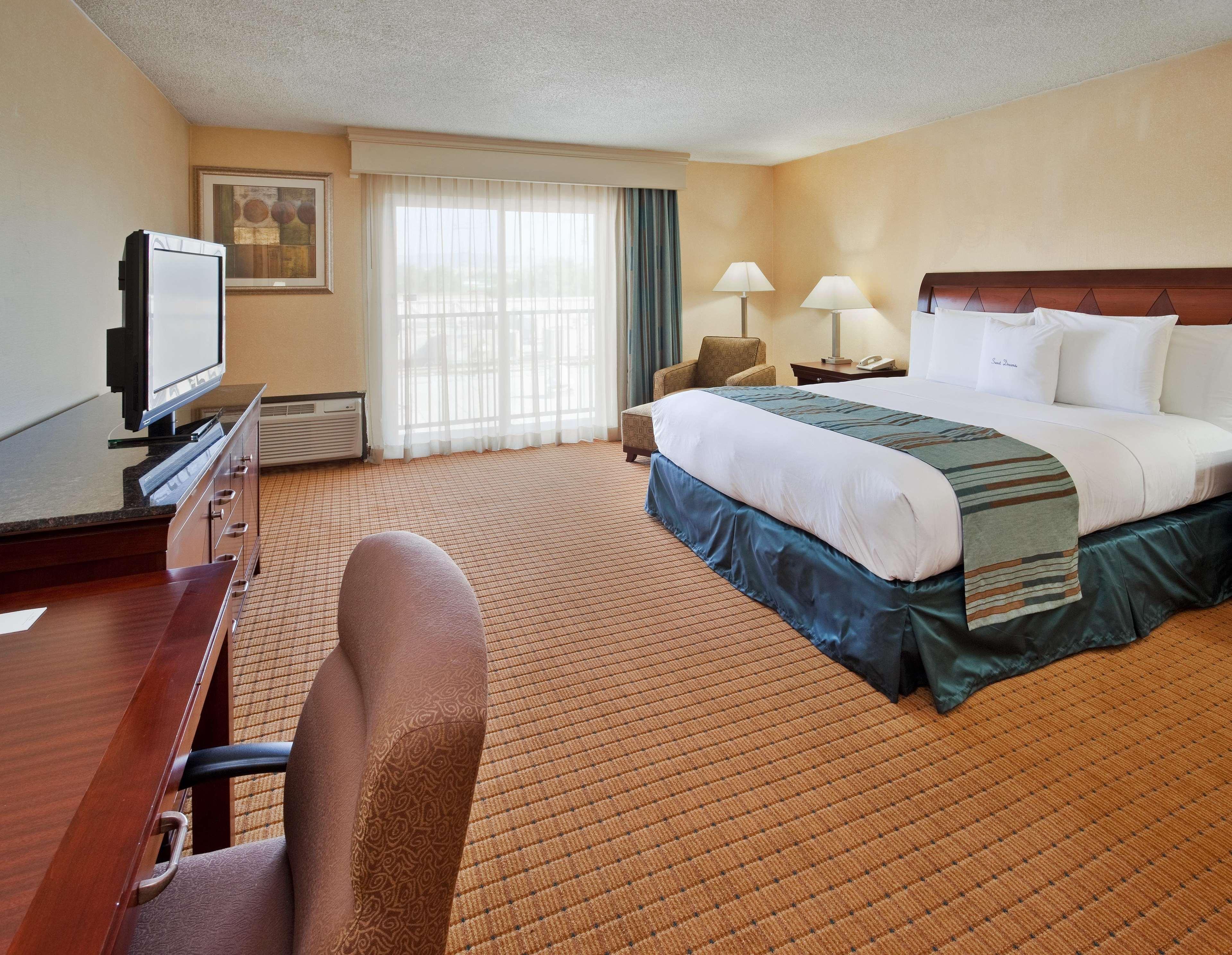 Doubletree By Hilton Lafayette Hotel Bagian luar foto